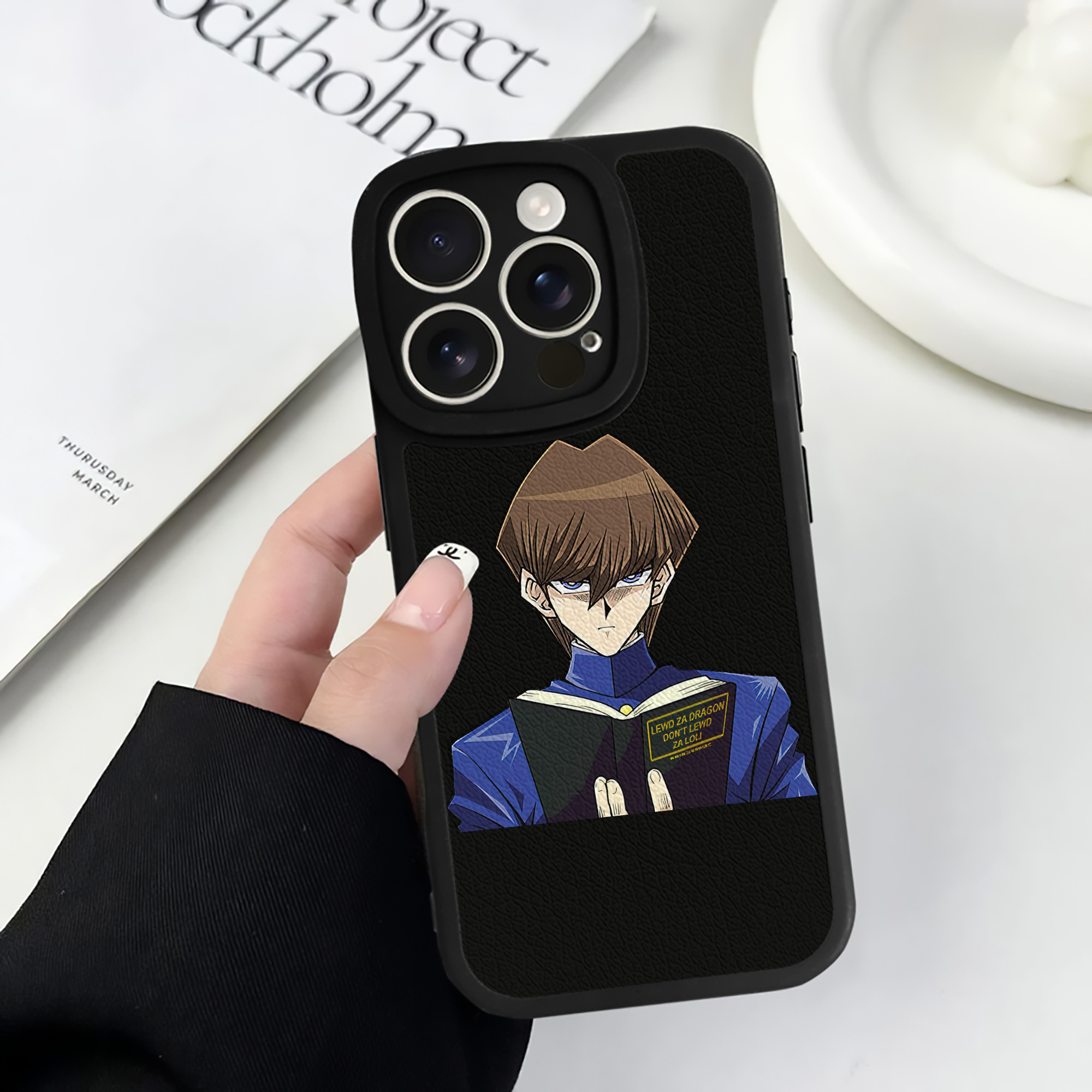 遊☆戯☆王 Yu-Gi-Oh! 【iPhone 16シリーズ対応】シリコンスマホケース（レザー調） 材質：シリコン